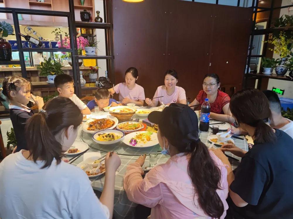 2021安徽万业企业管理有限公司杭州团建旅行就餐